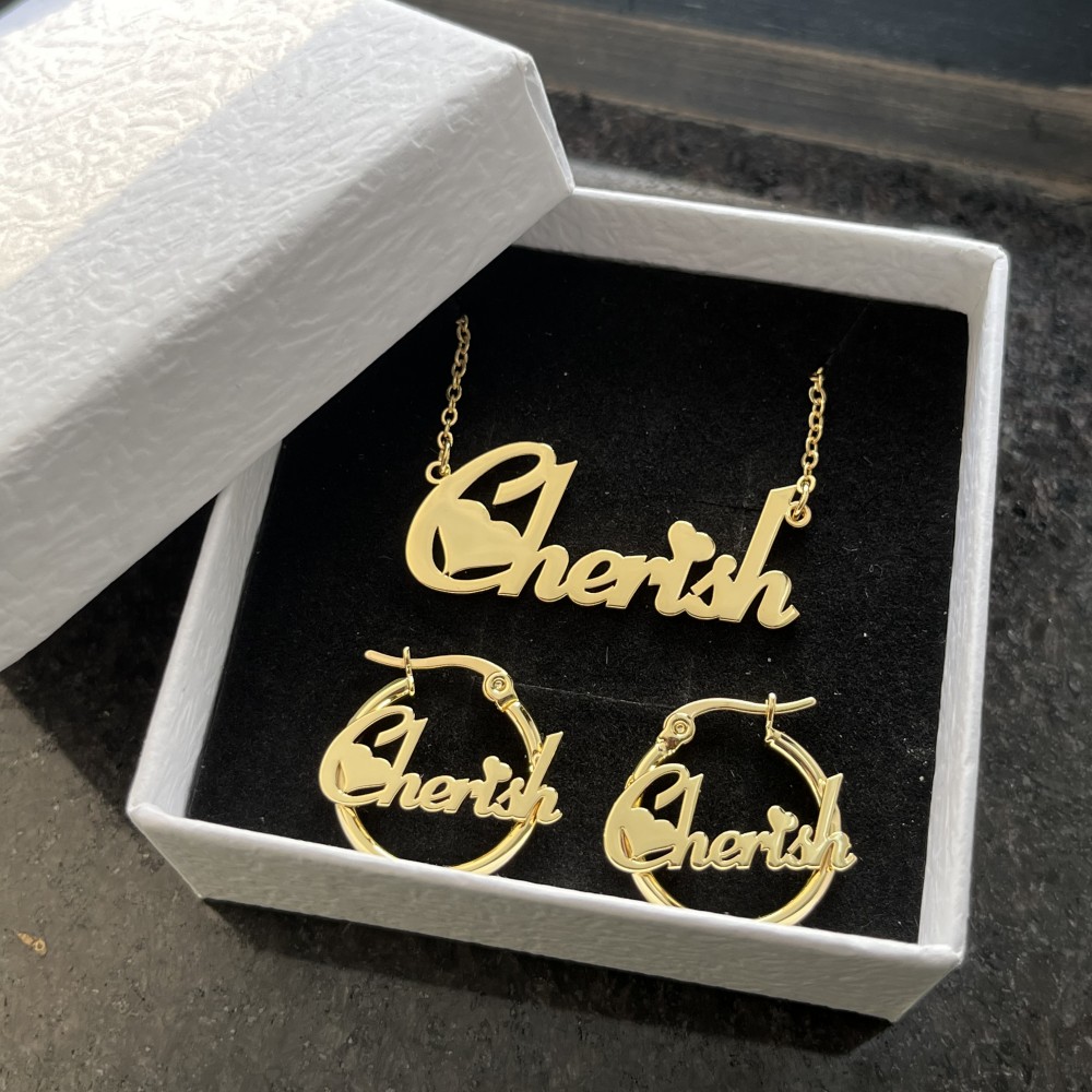 Комплект ювелирных изделий из  – обзор и цена Engraved Name Necklace