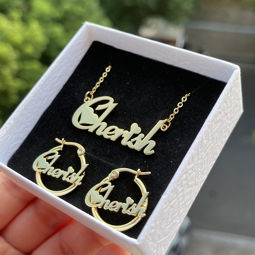 Комплект ювелирных изделий из  – обзор и цена Engraved Name Necklace