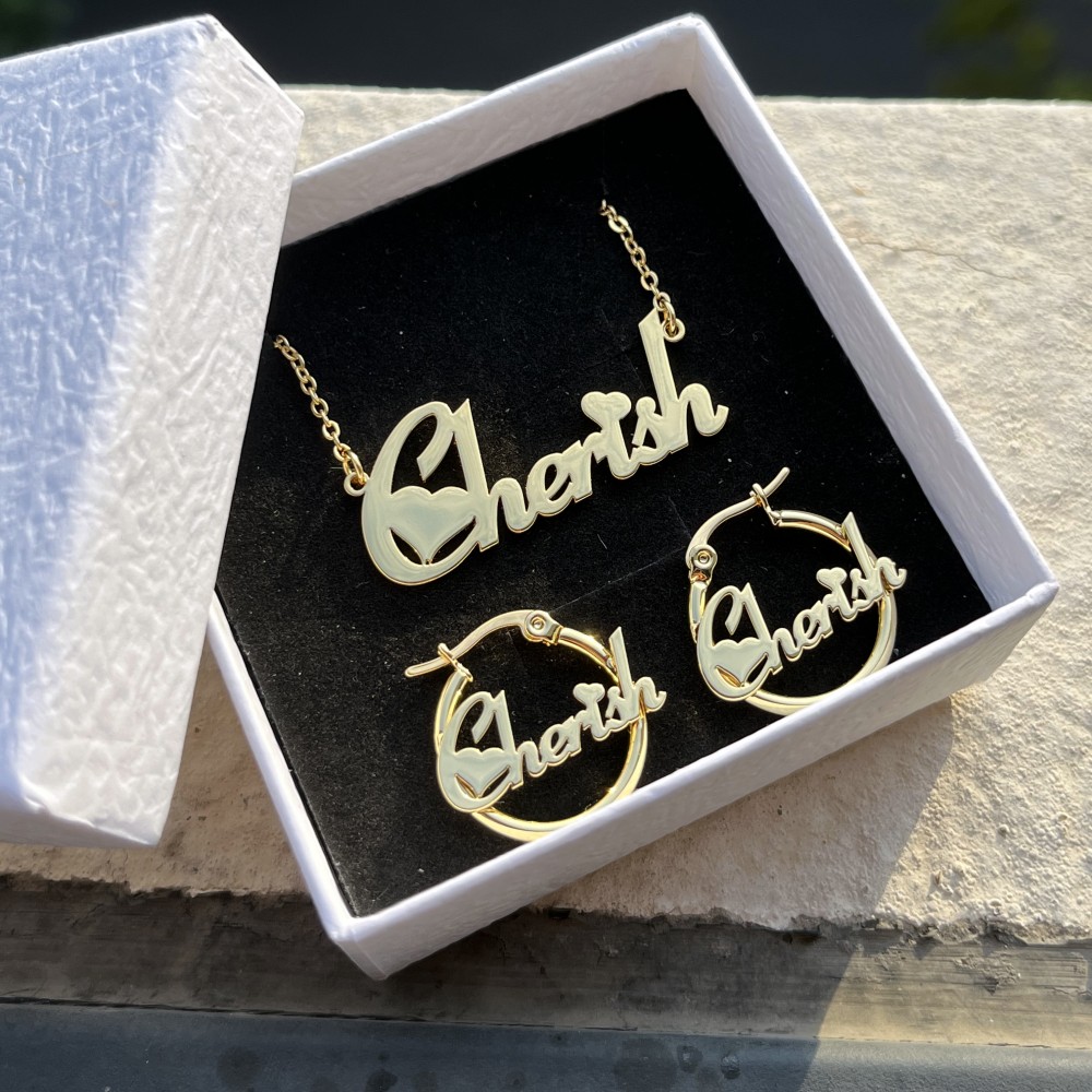Комплект ювелирных изделий из  – обзор и цена Engraved Name Necklace